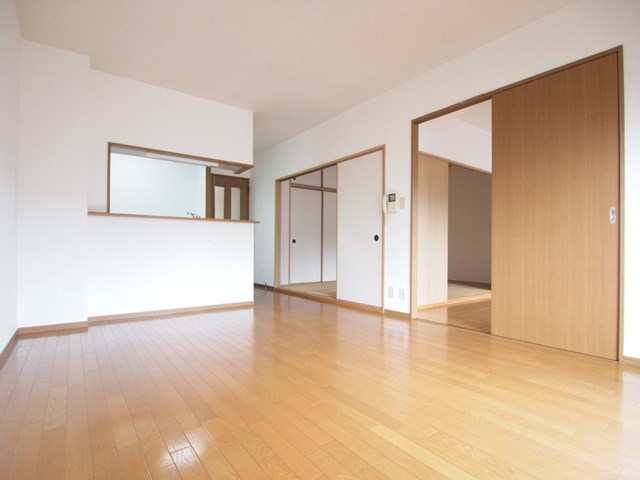 居室・リビング　※別号室写真の為、現況優先