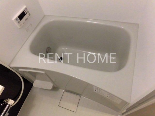 バス・シャワールーム　広めの浴槽です。（追い焚き付き）