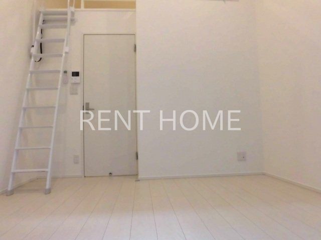 居室・リビング　白基調の洋室です。