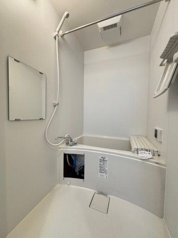 バス・シャワールーム　浴槽で一日の疲れを癒してください。