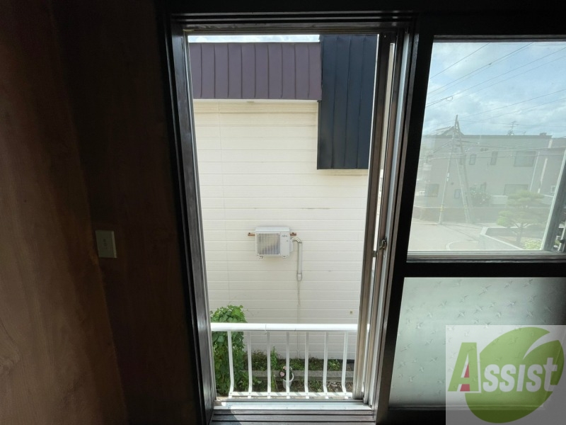 バルコニー　窓を開けると風通しも良く、気分も上がりそう！