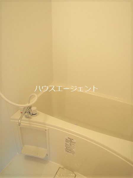 バス・シャワールーム　バストイレ別です。※参考写真