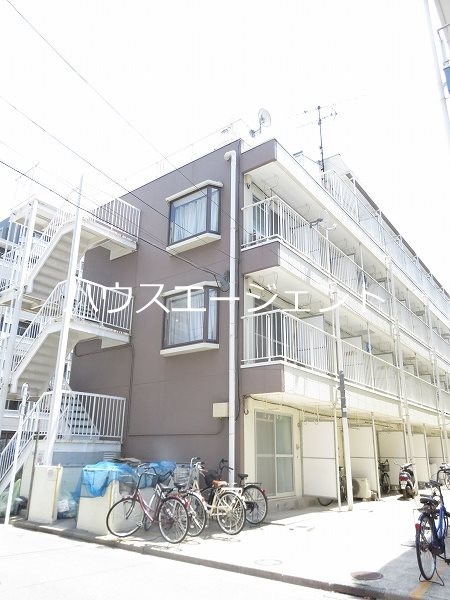 建物外観　鉄骨造４F建てのマンションです。