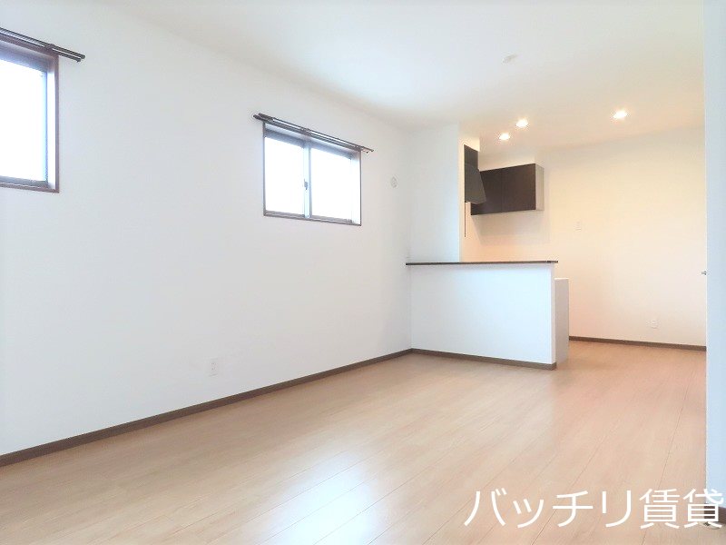 居室・リビング　画像は同型イメージの為、現況を優先いたします。