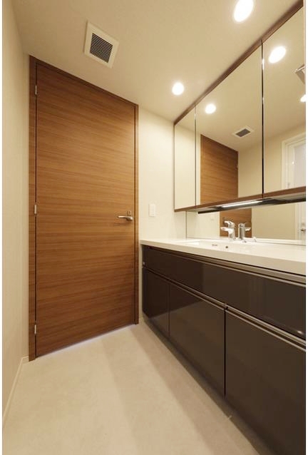 洗面設備　朝の身支度に欠かせない独立洗面台♪