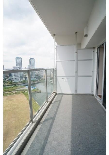 バルコニー　暖かな日差しのふりそそぐバルコニー♪