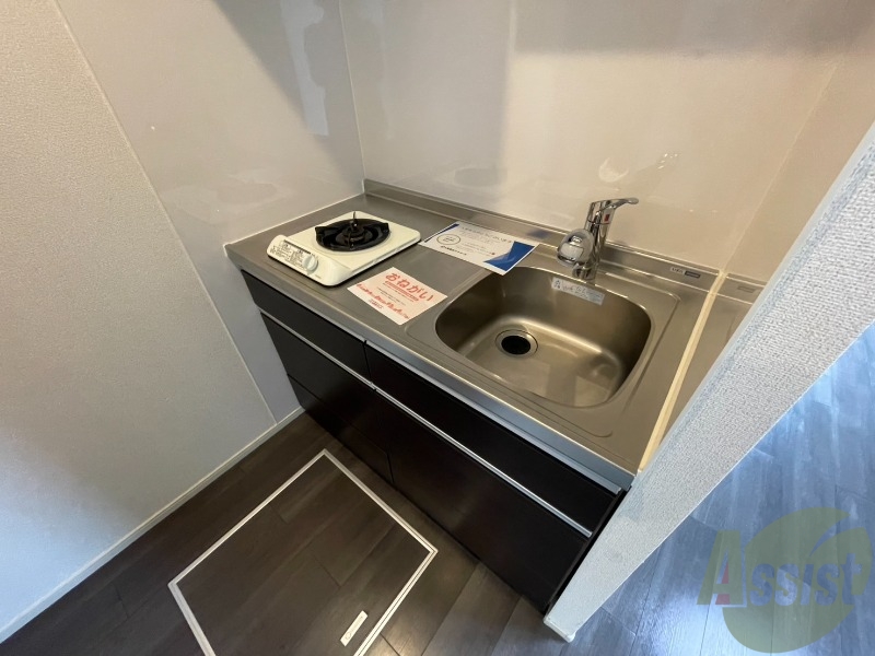 キッチン　キッチンは１口ガスコンロ。１人暮らしにはちょうどいいサイズ。