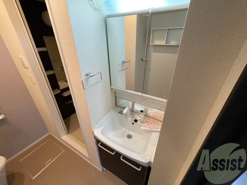 洗面設備　独立洗面台があるので朝の身支度も快適になります。