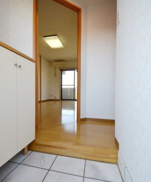 玄関　別部屋参考写真となります