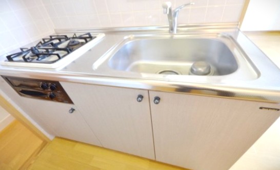 キッチン　別部屋参考写真となります