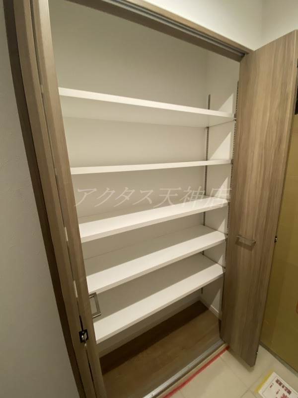 玄関　ワイドなシューズBOXです。