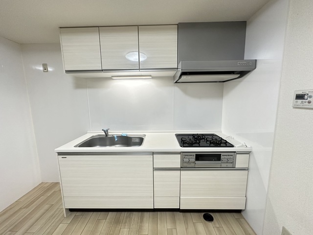 キッチン　別部屋参考写真です