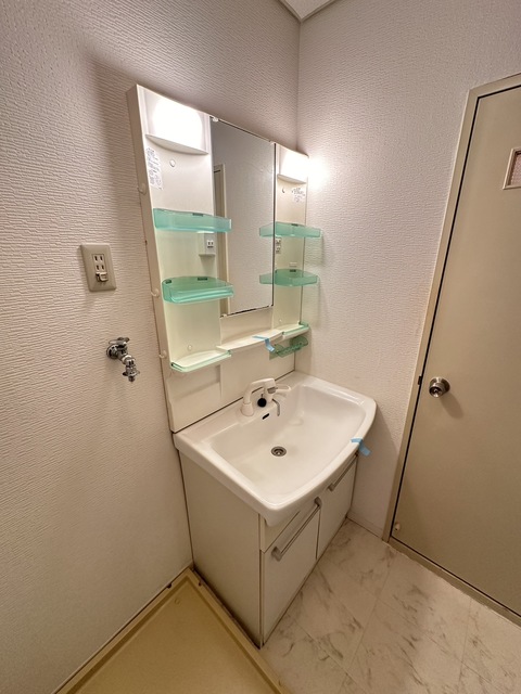 洗面設備　別部屋参考写真です