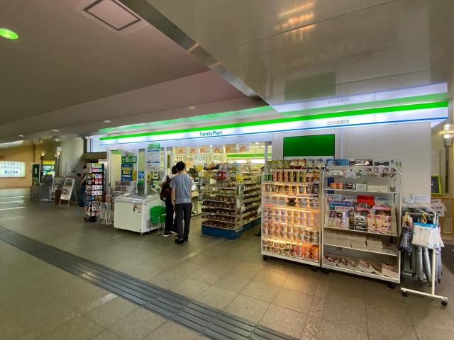 コンビニ　ファミリーマート（コンビニ）まで126m