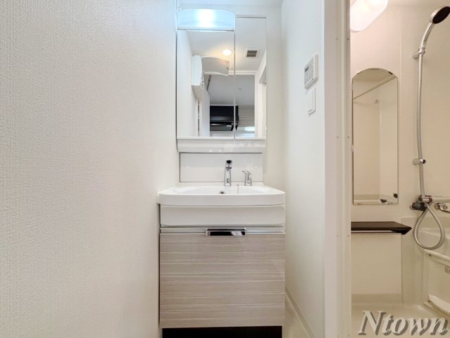 洗面設備　使いやすい独立洗面台です