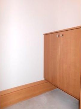 玄関　落ち着いた玄関です 駐車スペースもあります