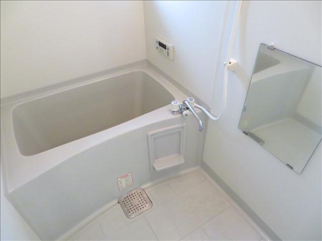 バス・シャワールーム　バスルームにも窓がありますよ