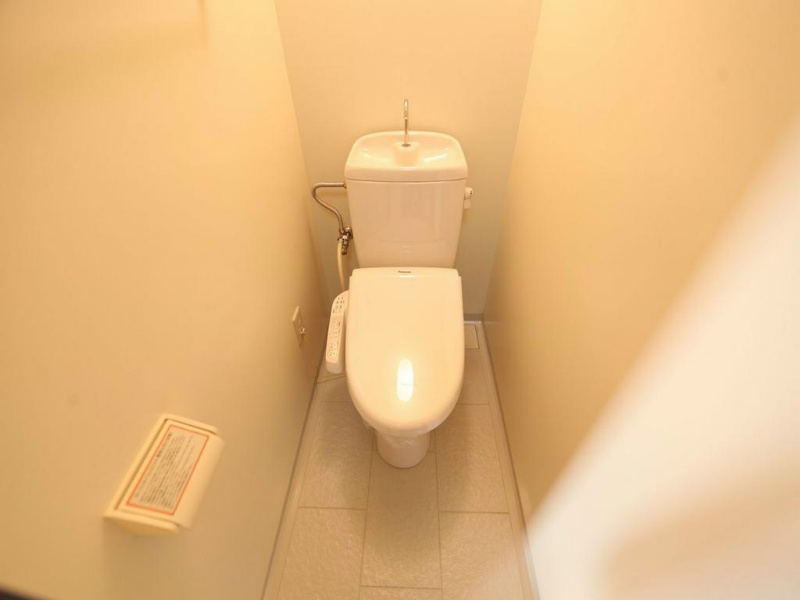 トイレ　温水洗浄暖房便座付トイレ