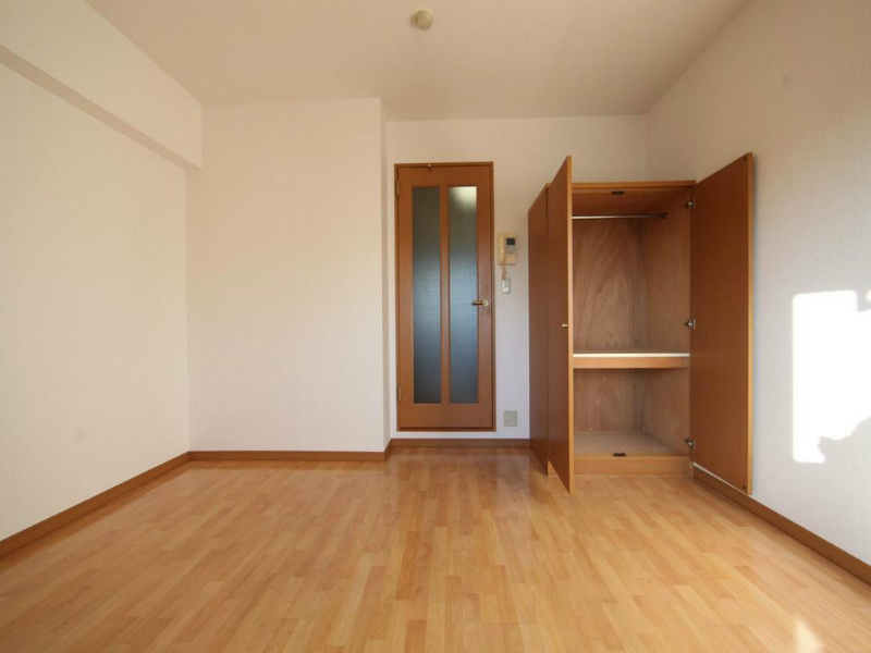 居室・リビング　洋室8帖　クローゼット付（収納充実してます）