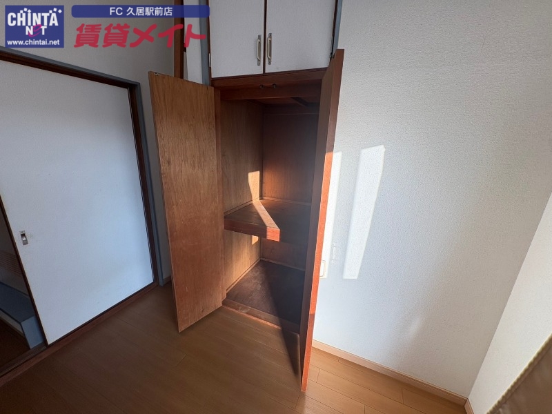 収納　同型物件の写真になります。
