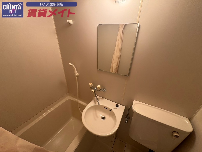 洗面設備　同型物件の写真になります。