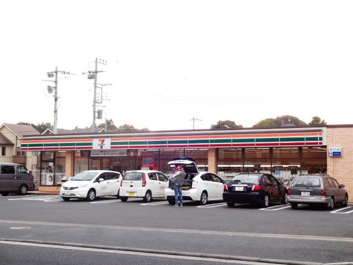 コンビニ　セブンイレブン（コンビニ）まで486m