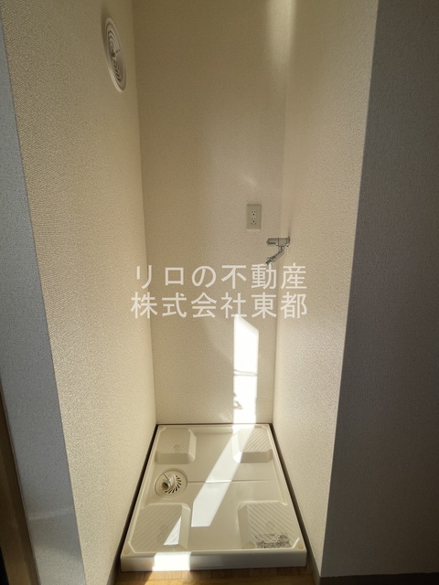 その他　水漏れの心配がない防水パン付きの洗濯機置き場です