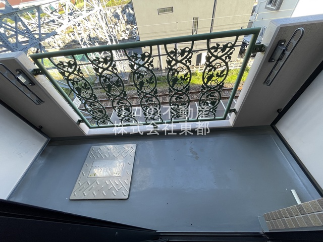 バルコニー　バルコニー付！お天気のいい日は洗濯物も気持ちよく干せますね！