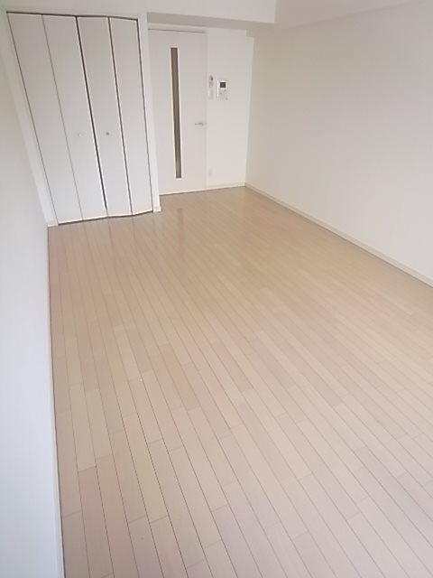 その他部屋・スペース　落ち着いた色調の寝室です