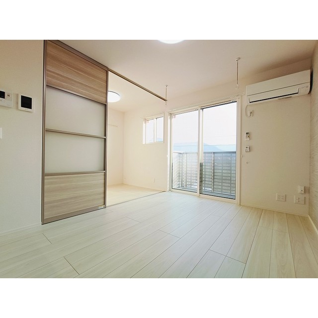 居室・リビング　同タイプ部屋の画像を使用しています