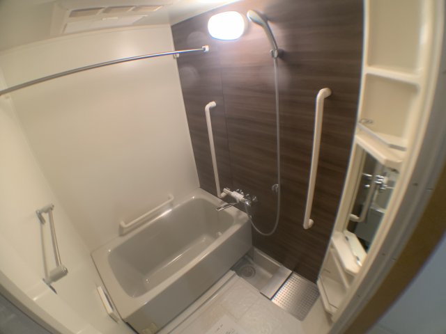 バス・シャワールーム　追い焚き機能付きで便利です♪