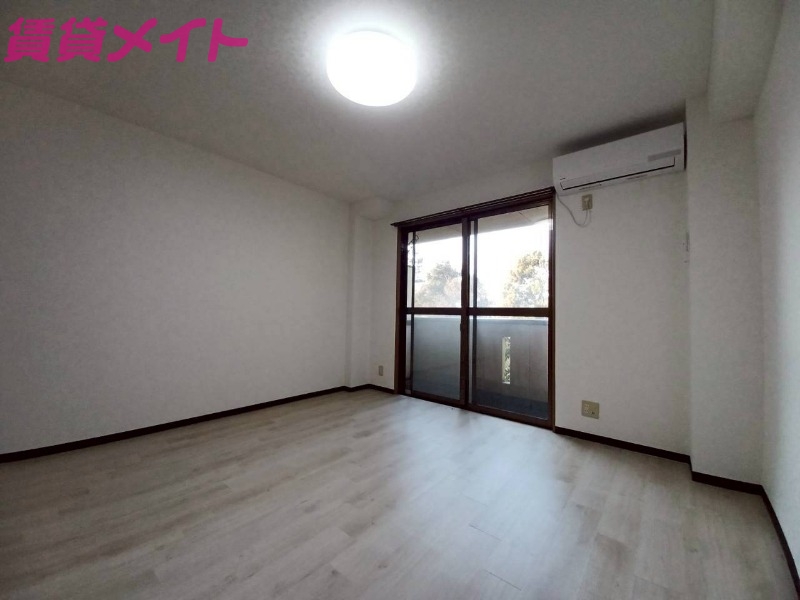 居室・リビング　同型参考写真