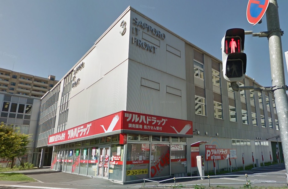 ドラックストア　調剤薬局ツルハドラッグ桑園店（ドラッグストア）まで922m