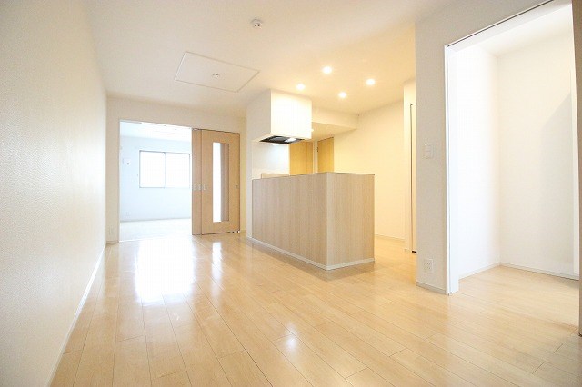 居室・リビング　反転