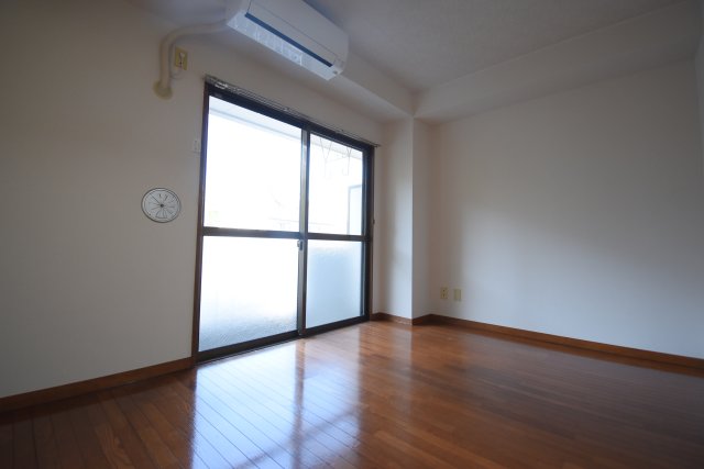 居室・リビング　別号室参考写真※現況優先になります