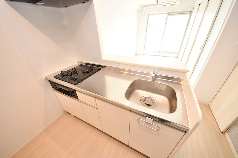 キッチン　※床・建具などは部屋により異なる為、現況を優先致します。