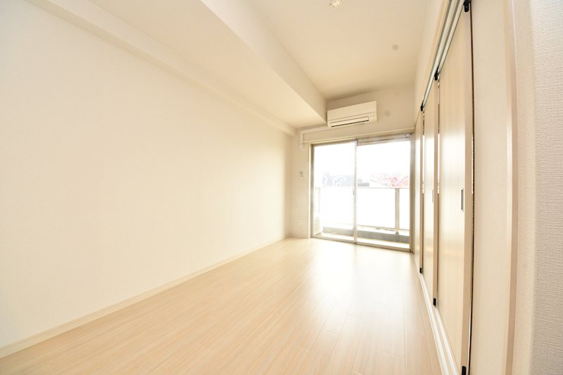 居室・リビング　※床・建具などは部屋により異なる為、現況を優先致します。