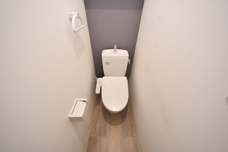 トイレ　※床・建具などは部屋により異なる為、現況を優先致します。