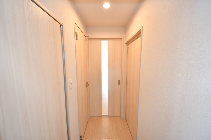 玄関　※床・建具などは部屋により異なる為、現況を優先致します。