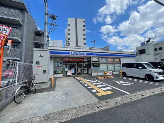 コンビニ　ローソン新枚方岡東町店（コンビニ）まで245m
