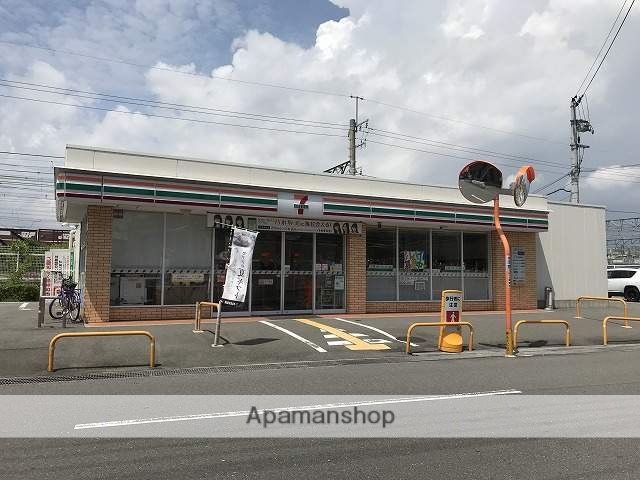 コンビニ　セブンイレブン（コンビニ）まで684m