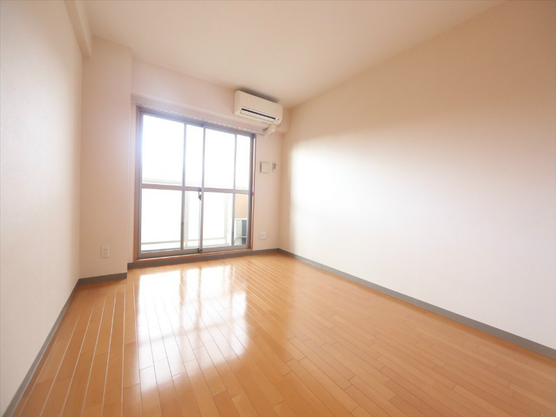 その他部屋・スペース　洋室9.7帖　エアコン完備　バルコニー