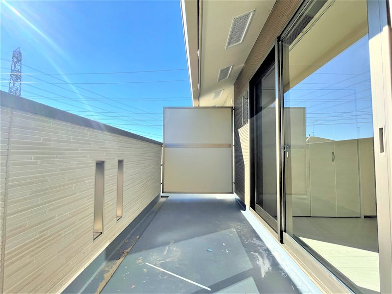 バルコニー　ベランダは南東向きで日当たりも良好。