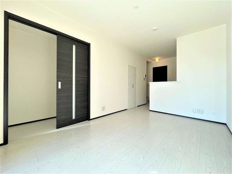 居室・リビング　約10帖のLDKは日当たりも良好。