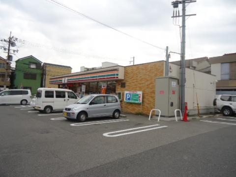 コンビニ　セブンイレブン堺熊野町東4丁店（コンビニ）まで9m