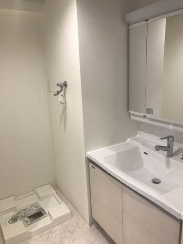 洗面設備　写真は別号室のものです。