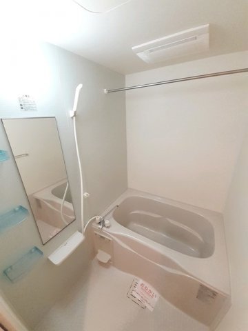 バス・シャワールーム　コンパクトで使いやすいお風呂です