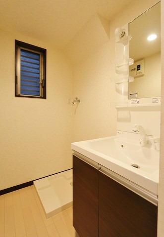 洗面設備　お出かけ前の身支度はこちらでバッチリです