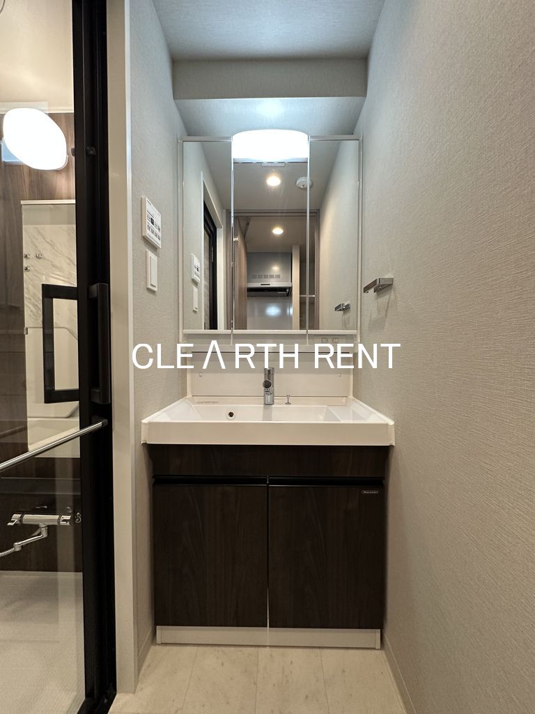 洗面設備　人工大理石のカウンター一体型の洗面ボウル