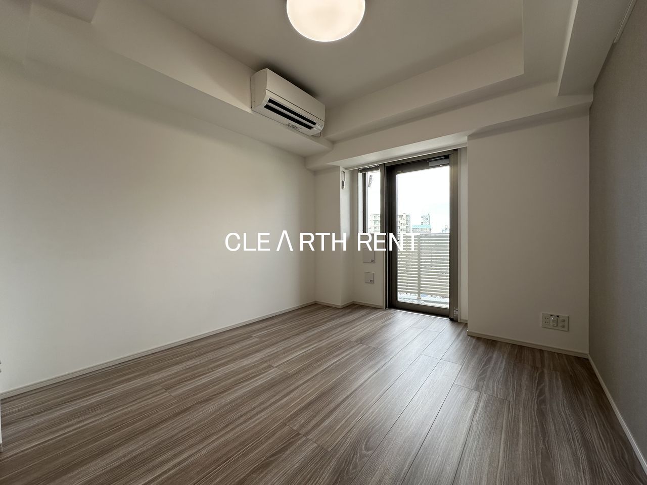 居室・リビング　擦り傷や汚れに強く美しさが持続するフローリングを採用